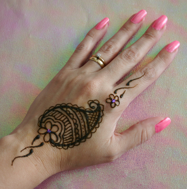 Hand Henna by Erika Harrison
